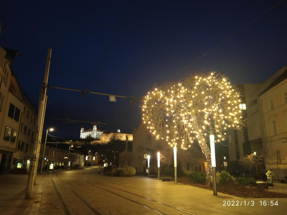 Krasny Byt S Vyhladmi V Historickom Centre Bratislava Exteriér fotografie